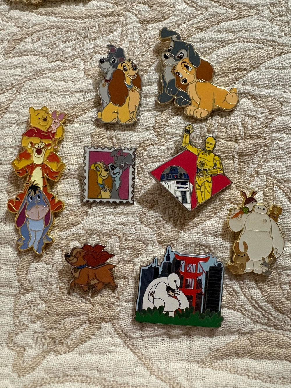 Disney Multicolor Enamel Character Pin Set. NWOT🌸
